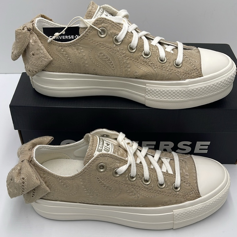 Converse Women's Tan Lace Platforms A10246C
CTAS LIFT OX
NUTTY GRANOLA/EGRET/LIG - Picture 3 of 16